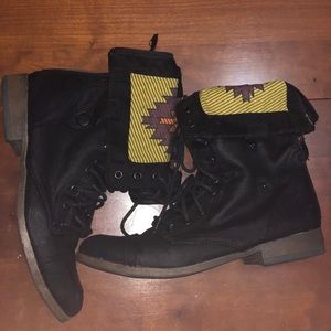 Mossimo 9.5 boots!